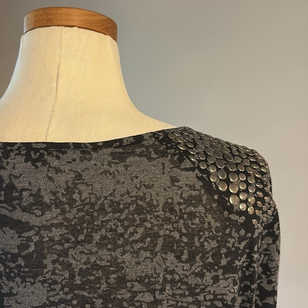 Chaus Sport Black and Gray Women's embellished shoulder top lightweight L/S Lrg - Picture 8 of 11